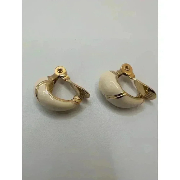 Monet two pairs of Cream Goldtone Clip On Earrings Womens Geometric Vintage - Picture 4 of 4